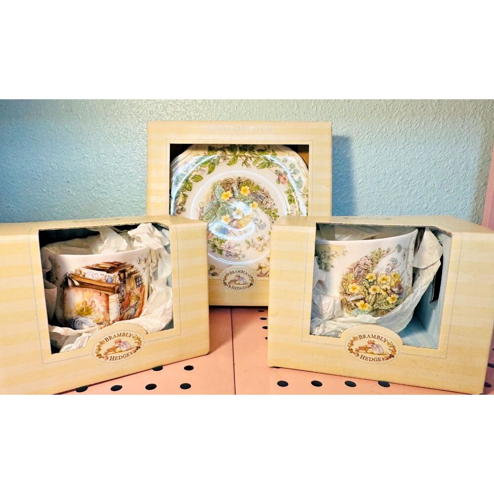 2000 Royal Doulton Brambly Hedge 2 Cups 1 plate Seasons Cute Collectible